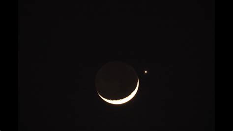 The moon will 'smile' at Venus this Thursday. Here's how to see it ...