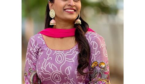 Anshu Reddy (Actress) Biography, Wiki, Age, Height, Career, Family ...