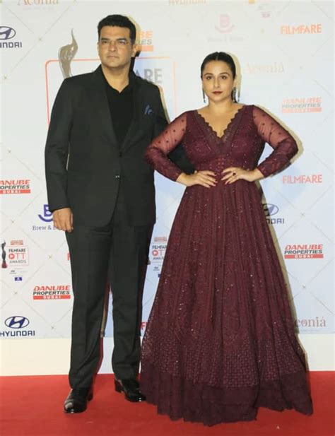 Vidya Balan Makes Jaws Drop in Latest Outfit