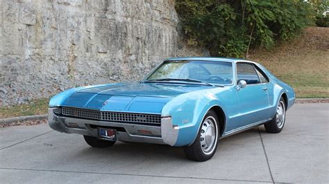 Top 10 Coolest Classic Cars With Hidden Headlights | Motorious