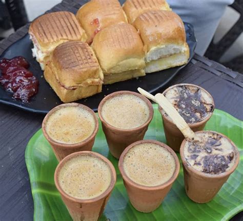 Just 13 Visually Appetizing Pictures Of Chai & Desi Breakfast Combinations!