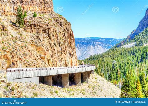 Grand Loop Road through Golden Gate Canyon of Yellowstone National Park ...