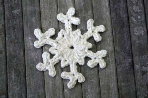 Crochet Thread Snowflake Pattern 的图像结果
