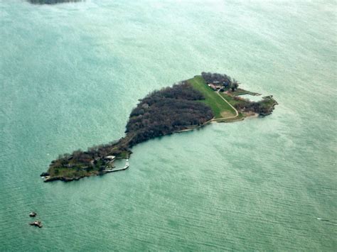 Lagniappe's Lair: Lake Erie oddities: Rattlesnake Island