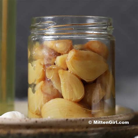 How to Roast Garlic in Olive Oil (Garlic Confit Recipe) - Homemade ...