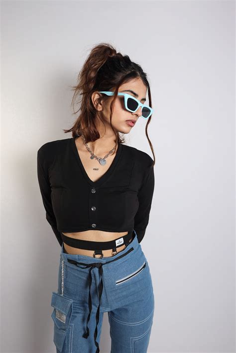 BLACK FULL SLEEVE CROP TOP – Hophead