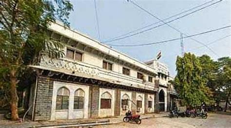 Constable attempts suicide at Indore old police control room