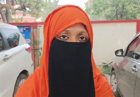 गेरुआ दुपट्टा लेकर सीएम दरबार गई महिला, शहरकाजी बोले- अब तुम हिंदू हो ...