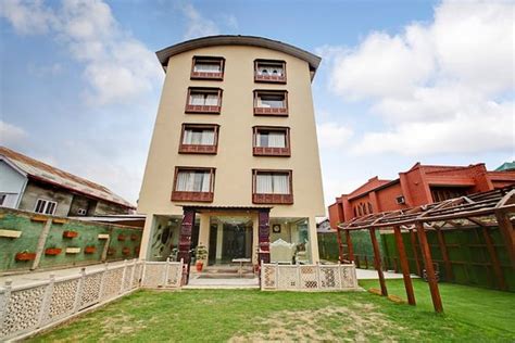 TOWNHOUSE OAK THE SAFFRON HOTEL (Srinagar, Kashmir) - Specialty Hotel ...