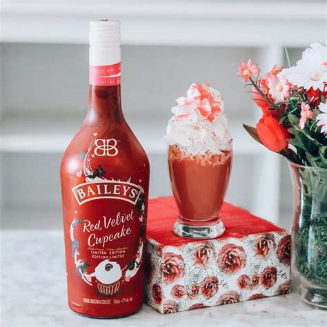 BAILEYS RED VELVET CUPCAKE - LIMITED EDITION (700ml/17%)