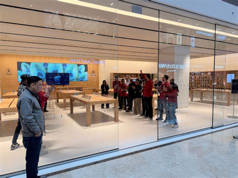 Apple TECH NEWS; Opens Fifth Retail Store In Noida DLF Mall Monthly ...