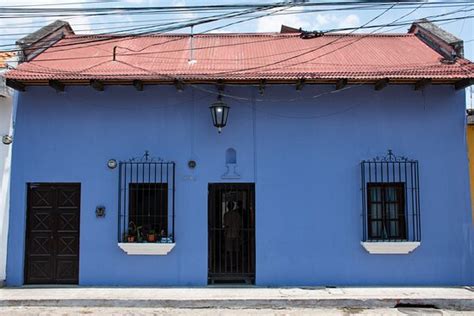 HOSTAL DE LA FUENTE (Antigua) - Hostel Reviews, Photos, Rate Comparison ...