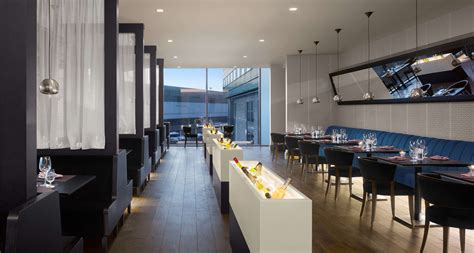 Dine at Our British Restaurant at Manchester Airport | Radisson Blu