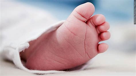US pediatricians group reverses decades-old ban on breastfeeding for ...