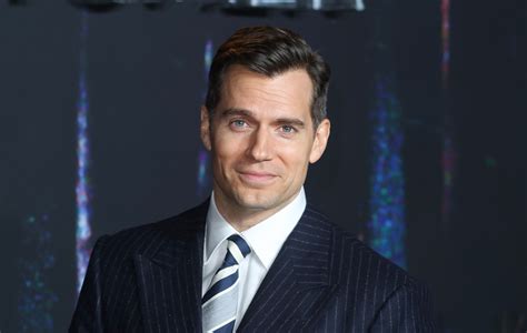 Henry Cavill to star in and produce new Warhammer series for Amazon