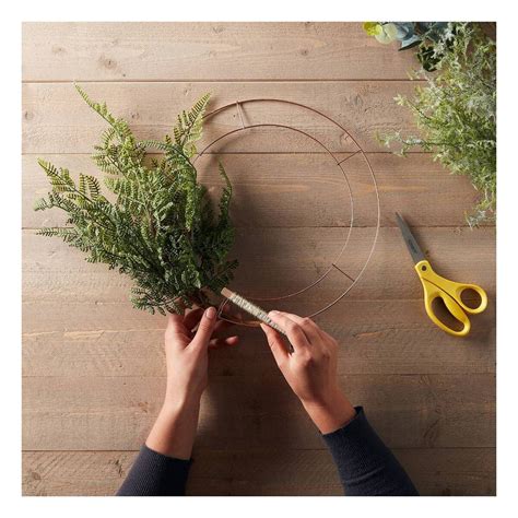 How To Make A Wire Wreath Frame at Brayden Watts blog