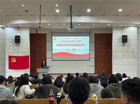 外国语学院社会实践部组织开展图书馆整理活动-湘潭大学外国语学院