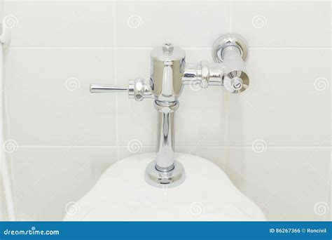 Flush Valve Commode