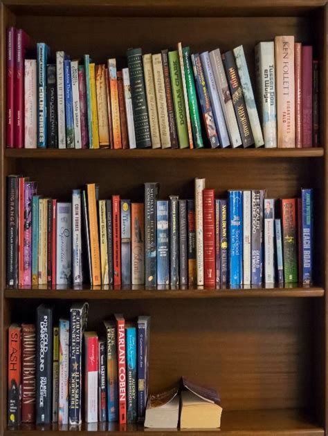 7 Appealing Wooden Bookshelves Design