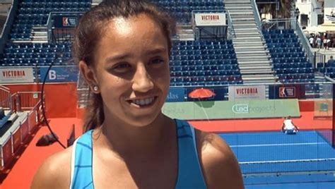 Bea González, de 16 años, pareja de la "Messi" del pádel