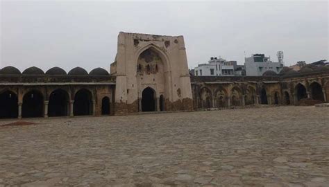Begumpur Masjid Is A Historic Place In Delhi To Visit In 2026
