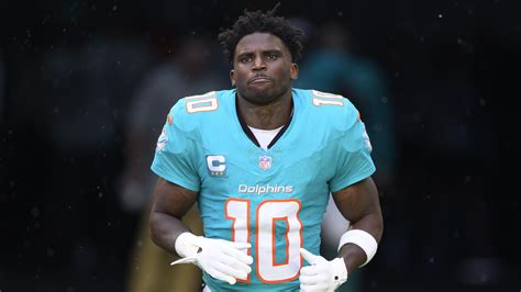 Tyreek Hill Diagnosed with Oblique Injury, Sitting Out Dolphins' Practice vs. Bears