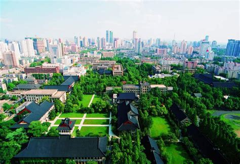 “跟拍”四十载，他为南京大学百年建筑留下最美瞬间