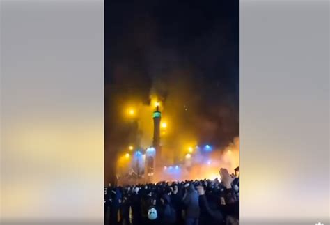 Al-Rasool-Moschee in Teheran brennt lichterloh: Perser jubeln