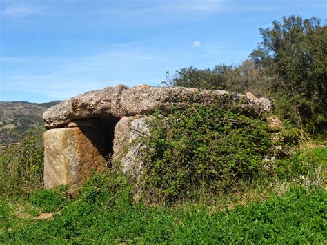 Dolmen Cabana de la Mosquera - Pallars Sobirà Ancient People, Ancient Aliens, Standing Stone ...