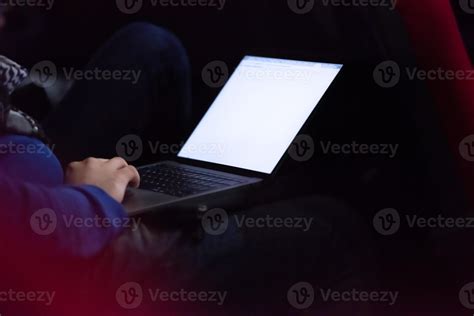 No Hands Person Using Computer 的图像结果
