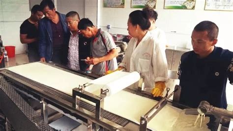 全自动豆腐机现场指导做豆腐过程-杭州旭众机械设备有限公司