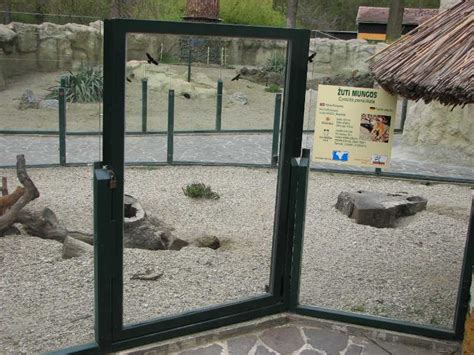 ZooLex Image - Keeper access to the outdoor enclosure