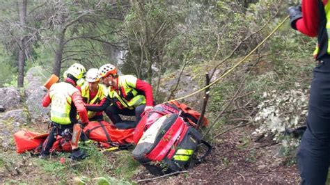 Los Bombers rescataron 10 personas al día en la montaña en Semana Santa ...