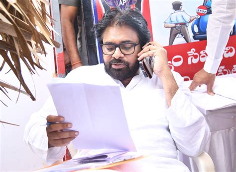 Deputy CM Pawan Kalyan Interaction With People on Road in Mangalagiri ...