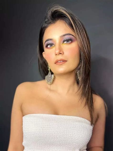 Rang Majha Vegla's Anushka Pimputkar looks ethereal in white gown ...