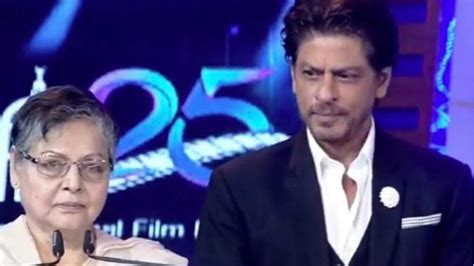Shah Rukh makes Rakhee emotional, she gets him to speak Bangla. Best ...