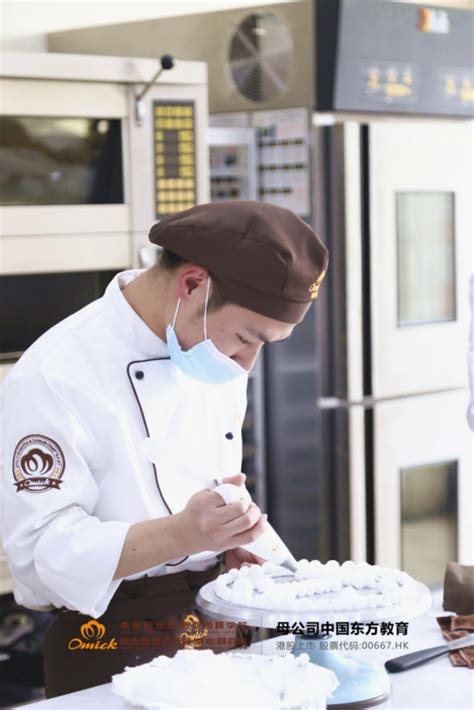 烘焙师一般月薪是多少钱？_南京欧米奇国际西点西餐学院