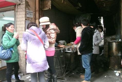 湖北荆州沙市大赛巷网红美食街，看看都有什么好吃的，这么多人