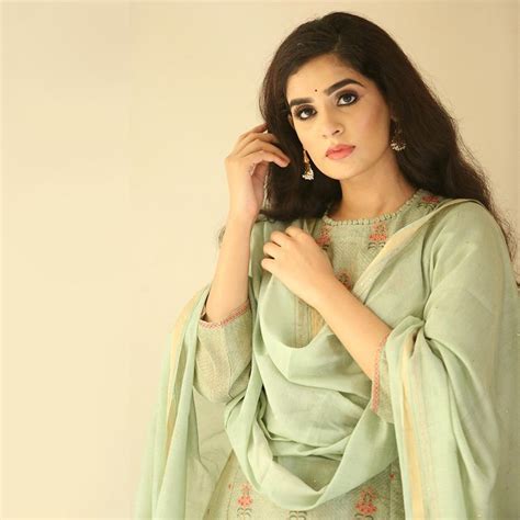 Shop women's sarees, clothes, shoes, bags & accessories online at The Loom