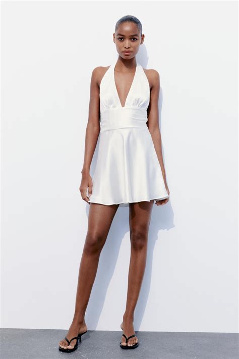 SATIN EFFECT HALTER DRESS in 2024 | Weißes trägerkleid, Zara kleider ...