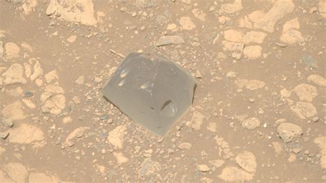 NASA rover discovers out-of-place 'Skull' on Mars, and scientists are ...