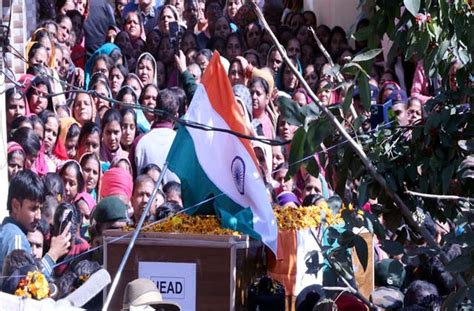 लेह में शहीद लिली के जवान हैप्पी को सैन्य सम्मान के साथ दी अंतिम विदाई ...