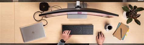 Top 5 Reasons to Buy a Curved PC Monitor