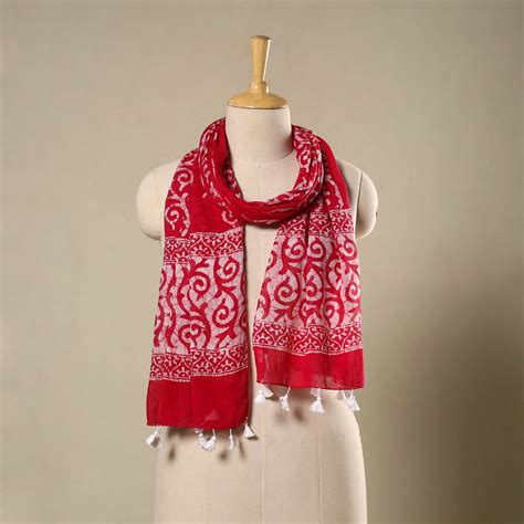 Red Mul Cotton Hand Batik Print Stole with Tassels
