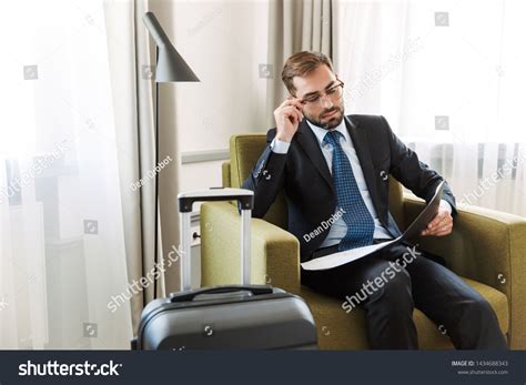 Suit Man Sitting 的图像结果