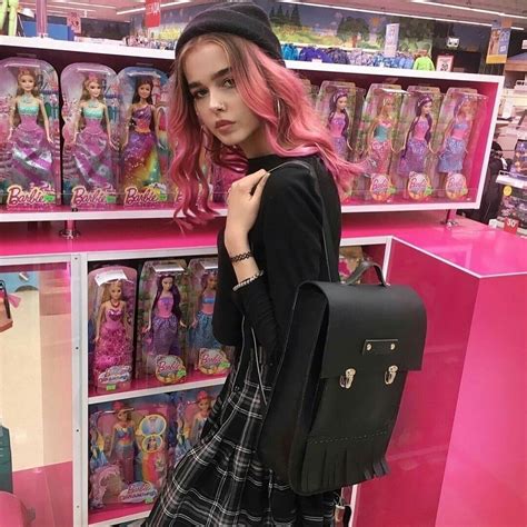 Pin by jessi padilla on fotos | Manic pixie dream girl, Scene hair, Girl