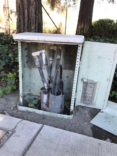 Comcast Utility Box 的图像结果