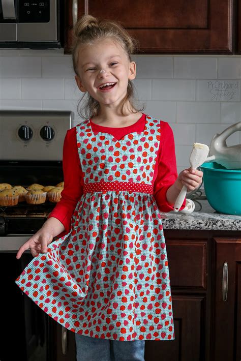 FREE Gingerbread Apron Digital Sewing Pattern (TODDLER, CHILD, TWEEN)