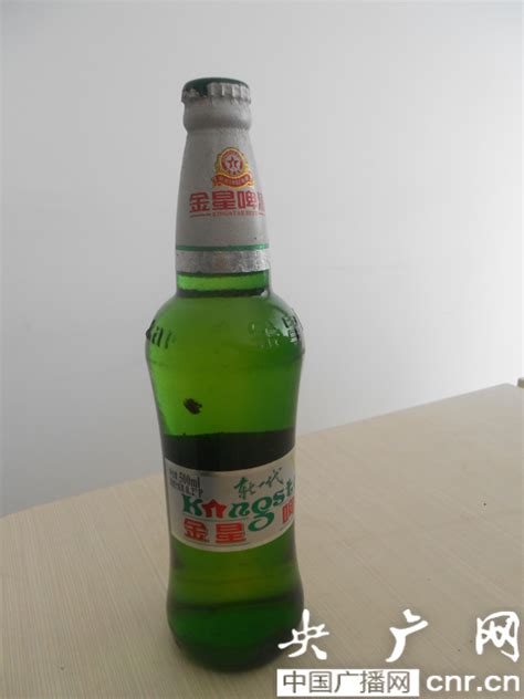 开封一消费者投诉金星啤酒 瓶盖未开竟现黑色杂物_央广网