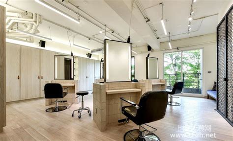 理发店怎么装修？看看这家82平米的理发店多和谐-上海装潢网